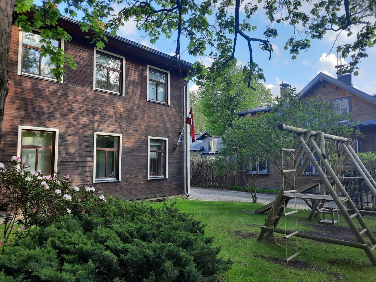 Wooden House Near City Center Riga Bagian luar foto