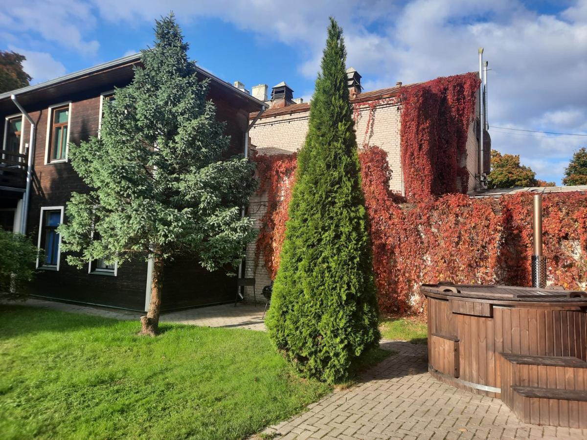 Wooden House Near City Center Riga Bagian luar foto