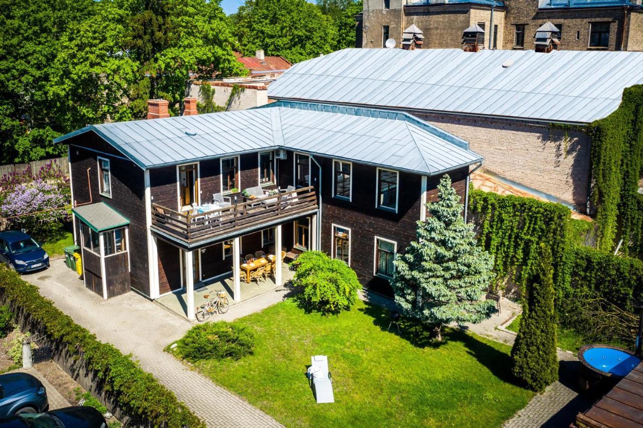 Wooden House Near City Center Riga Bagian luar foto