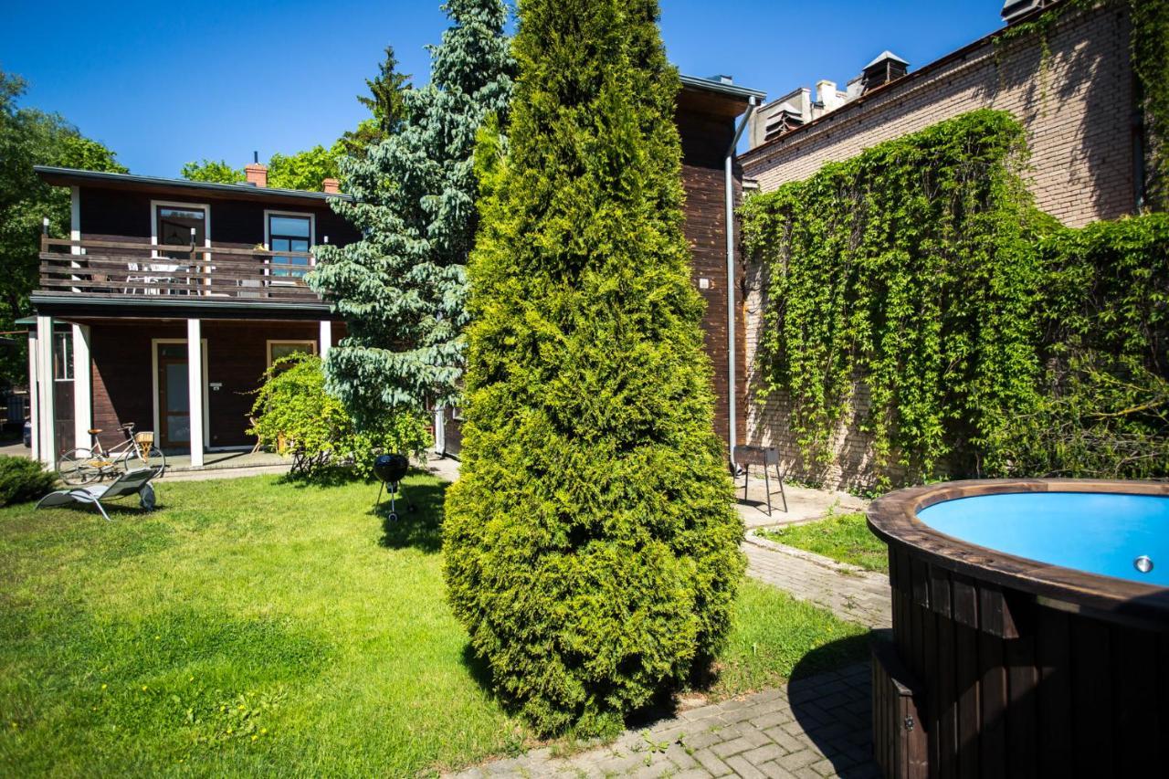 Wooden House Near City Center Riga Bagian luar foto